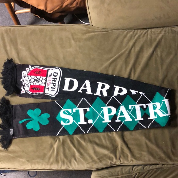 Festive scarf - Picture 2 of 2